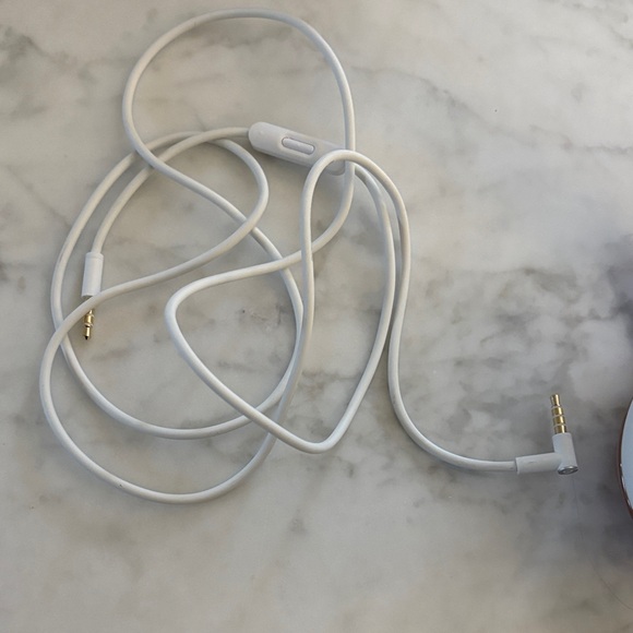 Beats by Dr Dre Solo3 Wireless Headphones - Rose Gold - Picture 6 of 9